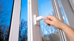 90％の人が間違った方法で部屋の換気を行っている――その影響とは