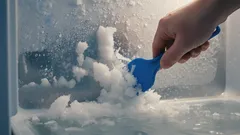 長い解凍作業はもう必要ありません。この方法なら、ほんの数分で氷を取り除くことができます