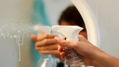 バスルームの鏡がもう曇らなくなる：1週間でできる簡単な裏技